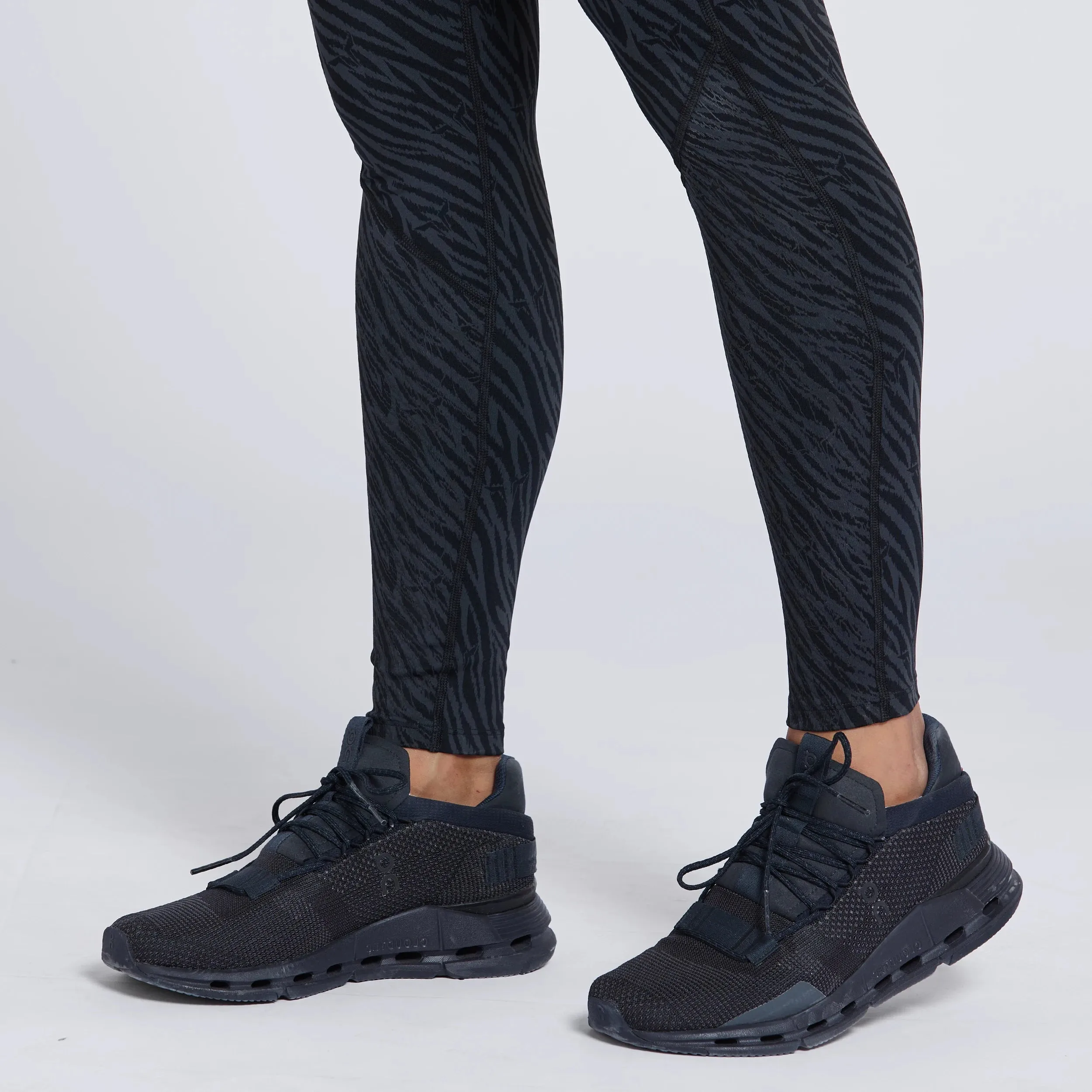 Anti-Slip Leggings 27" - Black Print