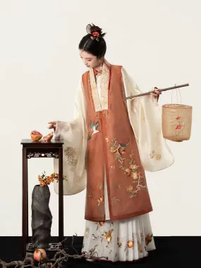 Magpies Singing on the Pomegranate Tree Branch「Good things are coming」Embroidered Hanfu Clothing