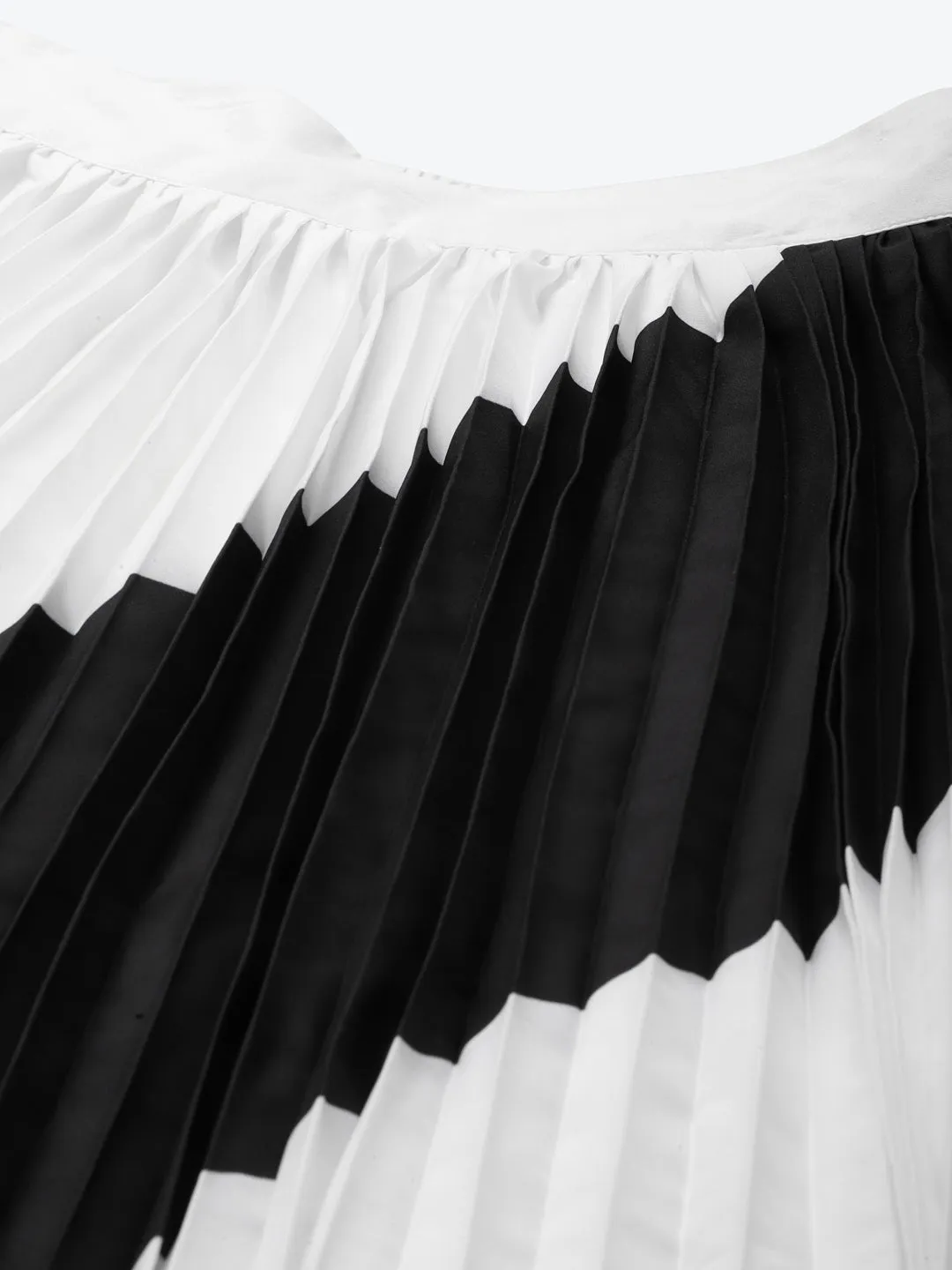 Women White & Black Colour Block Pleated Skirt